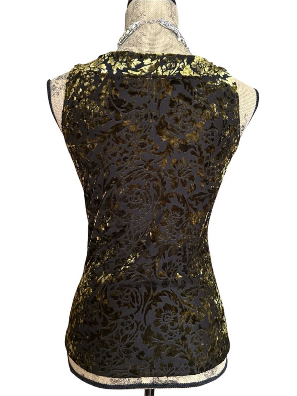Y2K Le Château Sleeveless Velvet Burnout Floral Wrap Tank Top in Black & Green - Picture 3 of 5